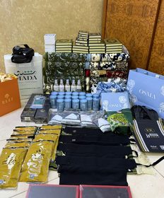 Kumpulan produk Belanja Saudi: sajadah, mushaf, parfum, dan perlengkapan ibadah